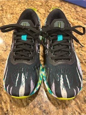 Excellent condition women’s Noosa Tri 13 size 8.